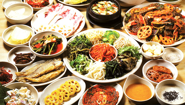 청송에서 맛볼 수 있는 산채정식. 관광객들에게 인기다.