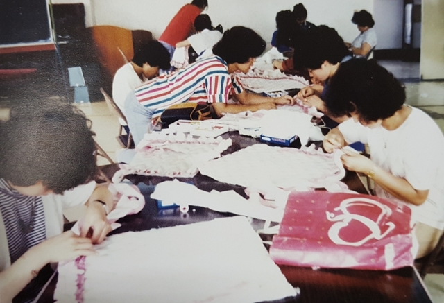 1982년 11월 알뜰시장 개최.