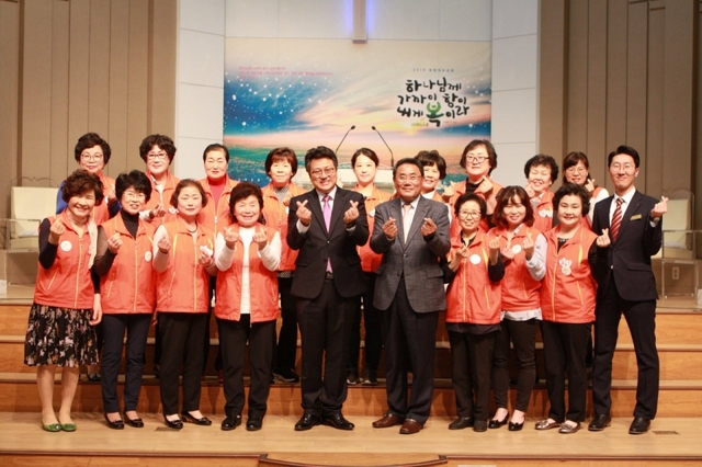 포항대도교회(담임목사 임정수)는 지난달 28일 교회 본당에서 40일 전도대 예배를 드린 뒤 기념촬영을 하고 있다.