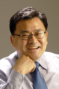 루지를 타고 내려오는 관광객들의 모습(위). 오는 9월 준공될 예정인 청도 루지의 조감도.  /㈜청도루지 제공
