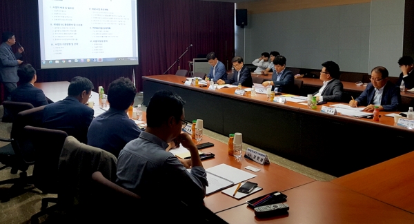 구미시가 추진한 5G 시험망기반 테스트베드 구축 사업 용역 보고회 모습. /구미시 제공
