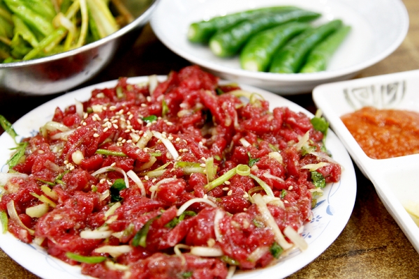 영천시 편대장영화식당 육회.