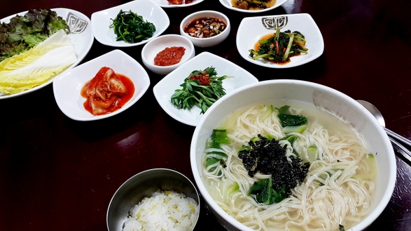 안동시 골목안손국수.