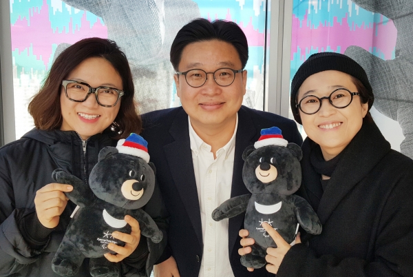 사진 좌로부터 방송인 김숙, 서경덕교수, 방송인 송은이씨