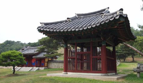 심온의 신도비각. 9세손 심단(沈檀, 1645∼1730)이 쓴 ‘안효공온신도비명(安孝公溫神道碑銘)’에는 심온이 세상을 떠나기 전 후손에게 자손대대로 박씨와 혼인하지 말도록(吾子孫 世世 勿與朴氏相婚也) 유언을 한 연유가 기록되어 있다.