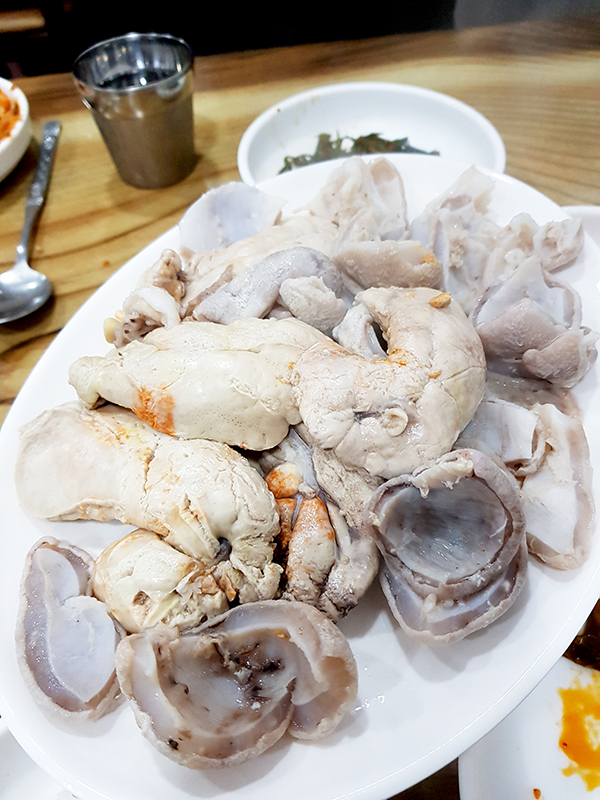 죽도동 ‘부산아구찜’ 아귀간수육.