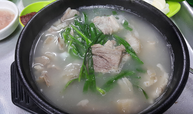 구룡포 ‘신대천국밥’ 돼지국밥.