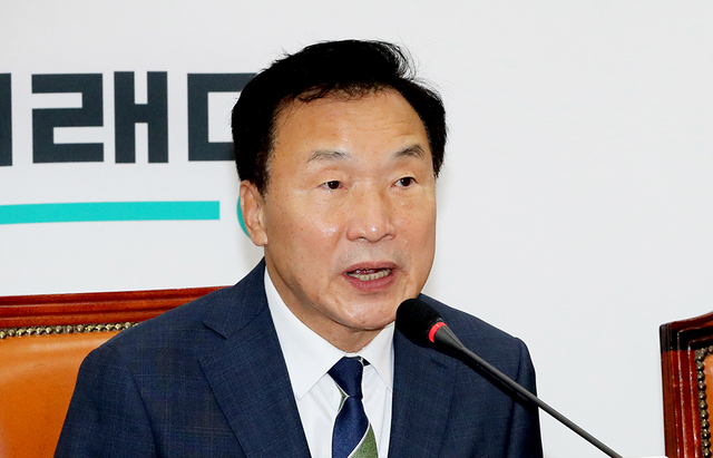 7일 오전 서울 여의도 국회에서 열린 바른미래당 최고위원회의에서 손학규 대표가 발언하고 있다.    /연합뉴스