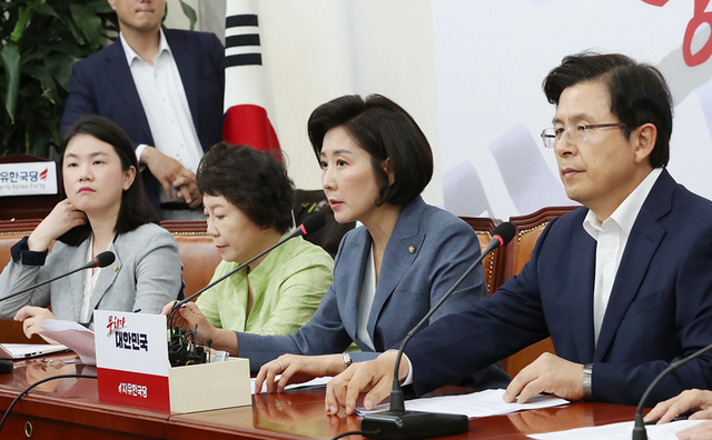 자유한국당 나경원 원내대표가 8일 최고위원회의에서 발언하고 있다.     /연합뉴스