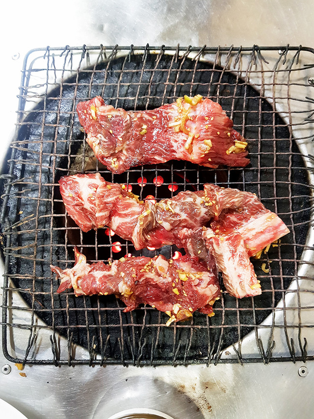 4 서부동 ‘반도불갈비식당’ 연탄불 한우구이.