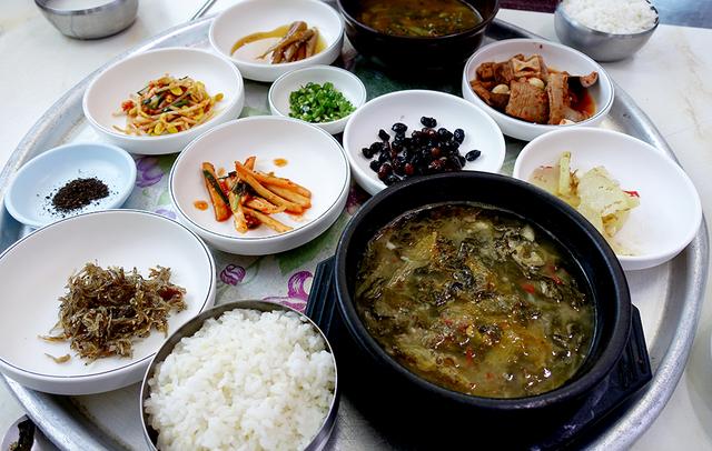 ‘의성진식당’의 골부리국과 추어탕.
