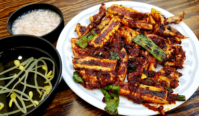 ‘단골식당’의 오징어불고기.