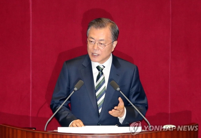 문재인 대통령이 22일 오전 국회 본회의장에서 내년도 예산안에 대해 시정연설을 하고 있다.