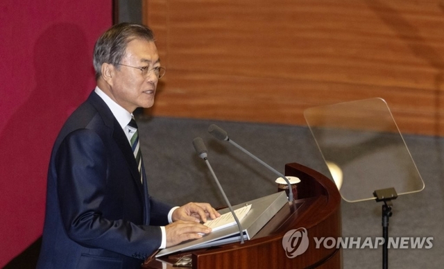 문재인 대통령이 22일 오전 국회 본회의장에서 내년도 예산안에 대해 시정연설을 하고 있다.