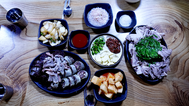 한상 차림, 수육.