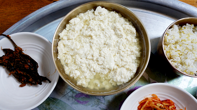 ‘전통영주묵집’의 순두부.