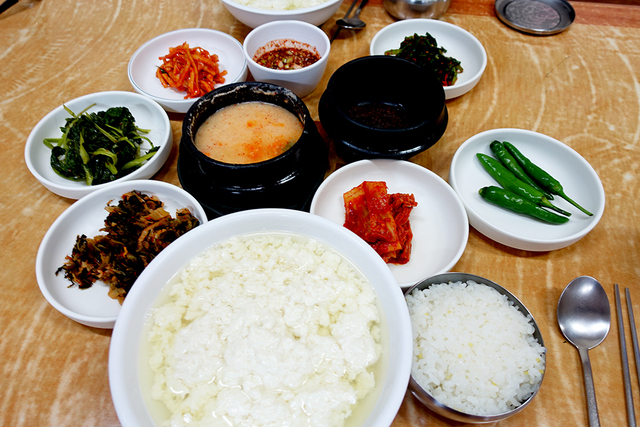 순두부와 비지찌개.
