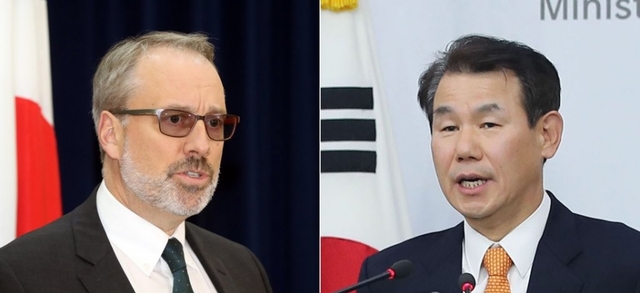 한국과 미국은 19일 내년도 주한미군의 방위비 분담금을 결정하는 제11차 한미 방위비 분담금 특별협정(SMA) 제3차 회의를 열었으나 양측의 입장이 강하게 부딪힌 끝에 다음 회의에 대한 논의도 없이 종료됐다. 사진은 이날 회의 종료 뒤 미국대사관에서 관련 브리핑을 하는 제임스 드하트 미국 측 수석대표 (왼쪽 사진)와 외교부에서 브리핑하는 정은보 한국 측 협상 수석대표(오른쪽 사진).