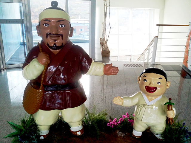 영주 인삼박물관에서 만난 심마니 캐릭터 인형.