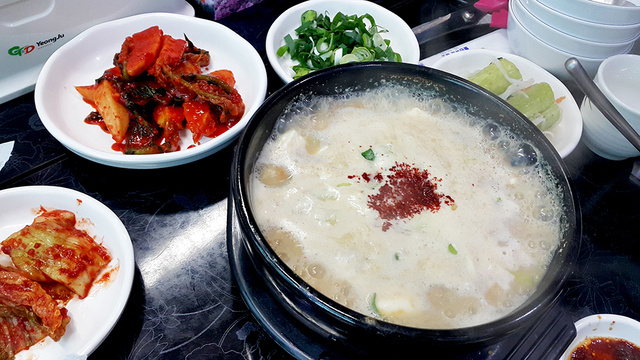 ‘횡재먹거리한우’의  청국장