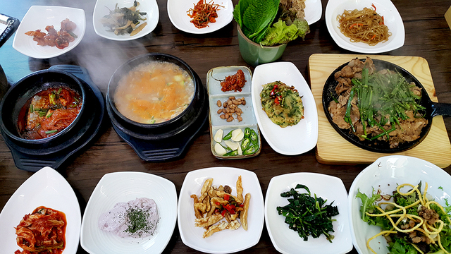 학문적으로 배워 만들어낸 청국장 맛이 꾸준한 손님을 부른다.