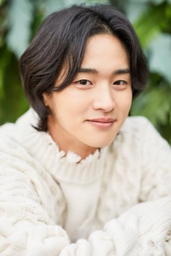 26일 강남구 신사동 한 카페에서 최근 종영한 KBS 2TV 월화극 ‘조선로코-녹두전’에서 여장 남자 전녹두 역으로 출현한 배우 장동윤이 연합뉴스와 인터뷰를 하고 있다.  /동이컴퍼니 제공