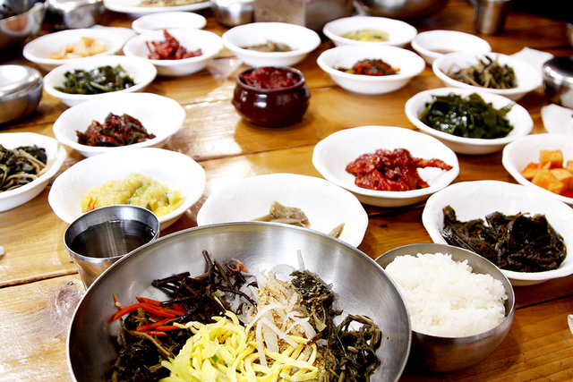 산채비빔밥 상차림
