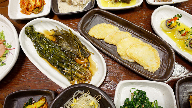 ‘청록식당’의  반찬들.