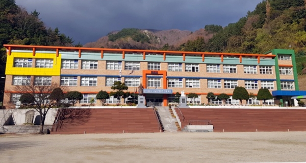 울릉도 저동초등학교
