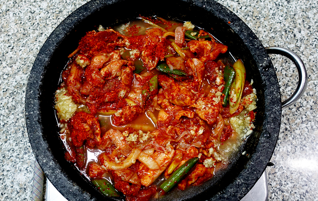 ‘맘포식당’ 돼지고기 주물럭 볶음