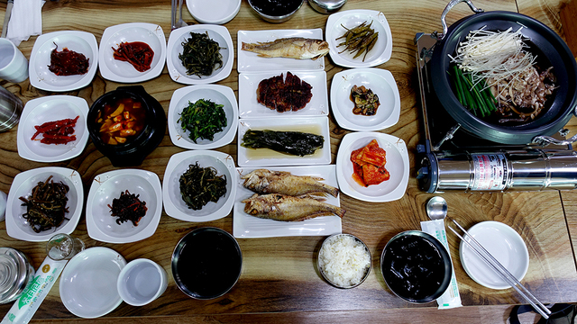 ‘선바위가든’ 산채정식