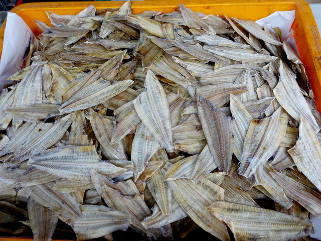 말린 가자미, 사시사철 시장에서 볼 수 있다.