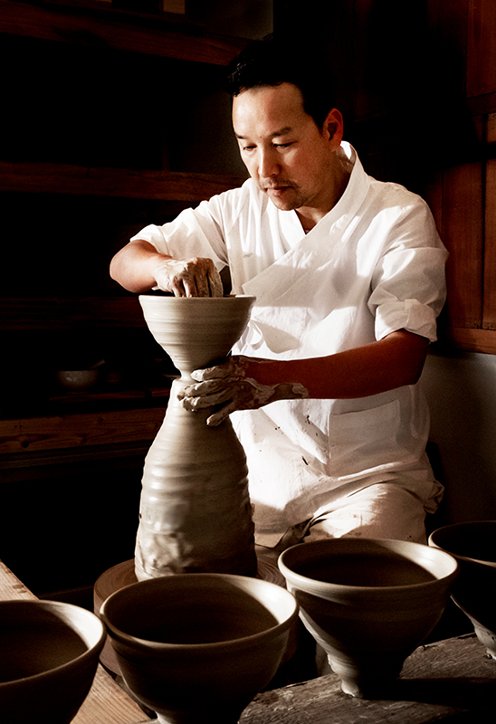 문경의 도예가 김선식 씨.