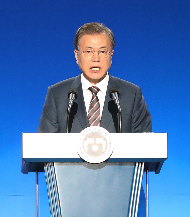 문재인 대통령이 9일 포항 규제자유특구 GS건설 투자협약식이 열린 포항실내체육관에서 발언하고 있다. /연합뉴스