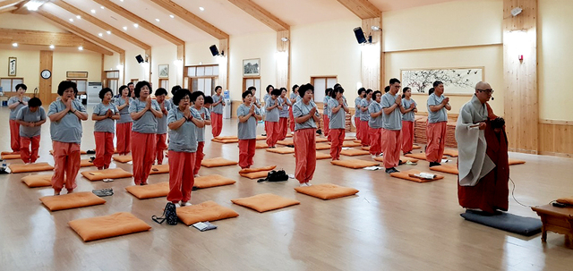 대한불교조계종 포항 운흥사의 지난해 아난다 불교대학 제1기 여름수련회 모습. /운흥사 제공
