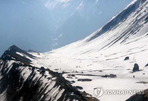 네팔로 해외 교육봉사활동을 떠났던 한국인 4명이 눈사태로 연락이 두절됐다. 사진은 2017년 네팔 안나푸르나 베이스캠프 모습.