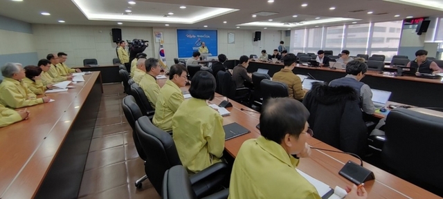 충남교육청은 18일 오후 네팔에 봉사활동 간 교사들이 트레킹 도중 눈사태로 실종된 사건과 관련해 언론 브리핑을 하고 있다.