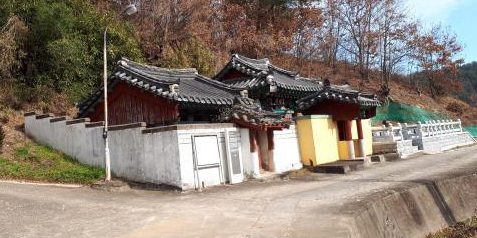 삼효각. 포항시 남구 장기면 금곡리에 있다. 효자 허기와 그의 맏아들 허식의 처(경주최씨),셋째아들 허순의 처(곡광최씨)의 효열을 표창하기 위해 세운 정려각이다.
