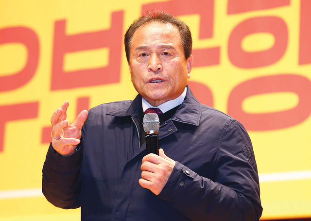 김영만 군위군수