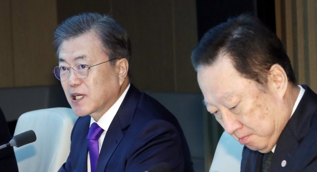 문재인 대통령이 13일 오전 중구 대한상공회의소에서 '코로나19 대응 경제계 간담회'를 하고 있다.