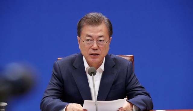 문재인 대통령이 3월 19일 청와대에서 열린 비상경제회의에서 발언하고 있다.