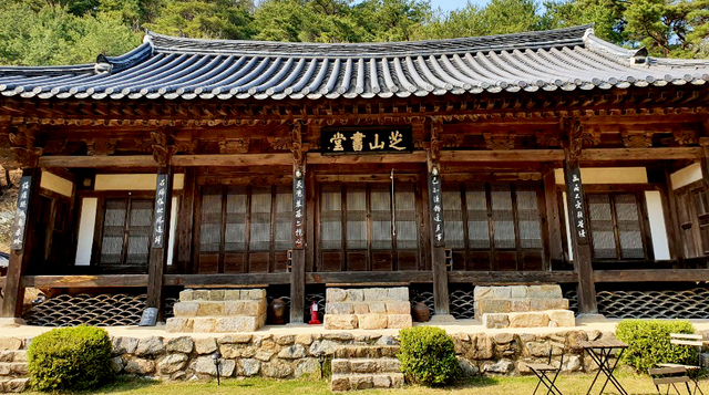 귄위적인 지산서당.