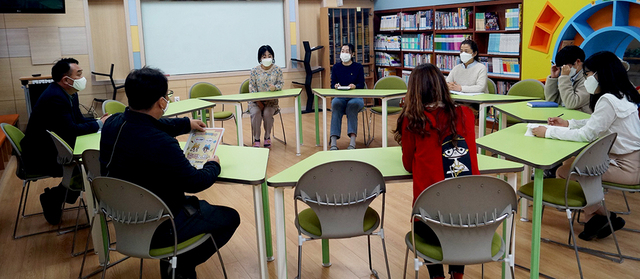 온라인 수업을 위해 각급 학교에서 준비 상황을 검토하고 있다.