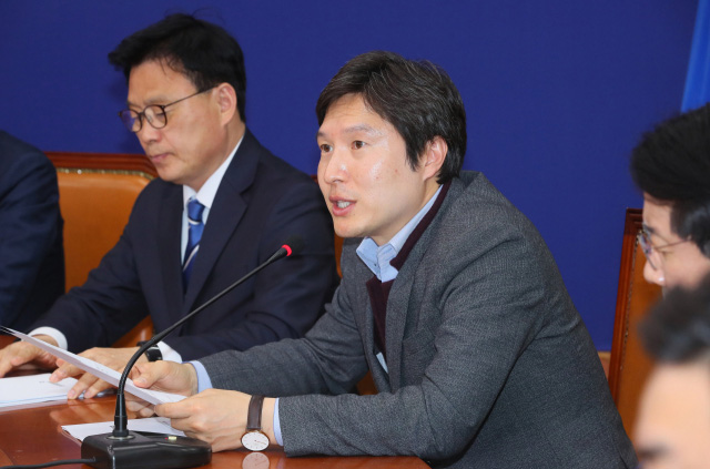 김해영 더불어민주당 최고위원이 지난달 20일 국회에서 열린 당 최고위원회의에서 발언하고 있다.  /연합뉴스