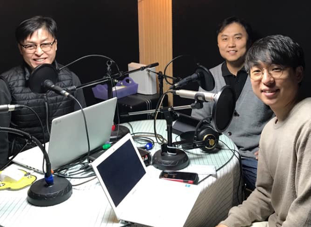 김재욱 씨는 팟캐스트 등을 통해 대중과 소통하는 걸 즐긴다.