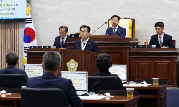 이상식 부의장이 5분 발언을 하고 있다.