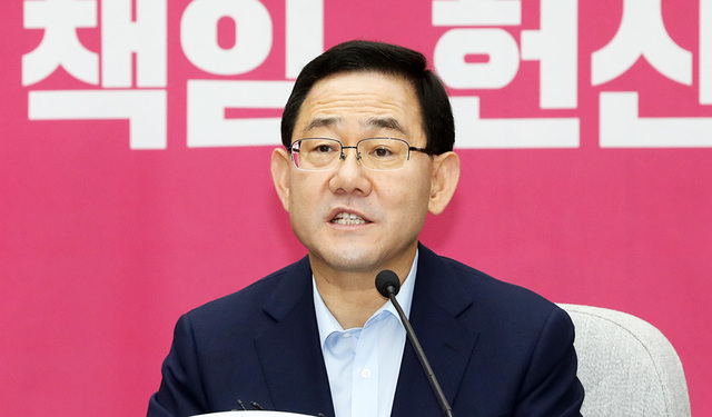 미래통합당 주호영 원내대표가 지난 24일 오전 서울 여의도 국회에서 열린 상임위원회 간사단 회의에서 발언하고 있다.   /연합뉴스