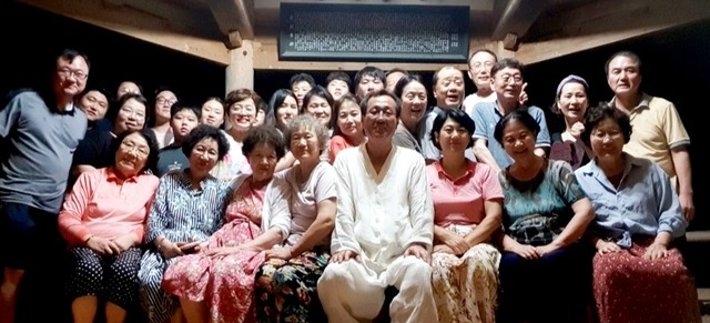 화목한 열친회 모임.  /간재 종택 제공