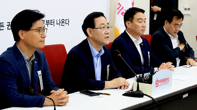 미래통합당 주호영 원내대표가 6일 오전 서울 여의도 국회에서 열린 기자간담회에서 발언하고 있다.  /연합뉴스