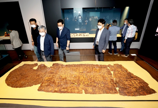 경주박물관에서 오는 23일까지 열리는 ‘말, 갑옷을 입다’ 특별전시회의 모습.
